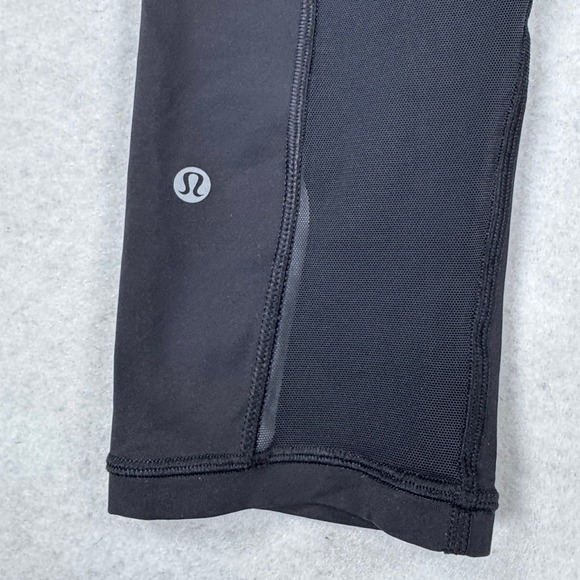 Lululemon Black High Rise Crop Leggings Ruched Back Mesh Pockets Size 6 - Picture 6 of 7